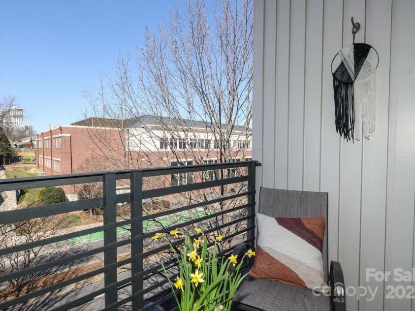 530 Mcdowell Street, Charlotte, NC 28204.  MLS# CAR4226196, YatesRealty ID 3659. 