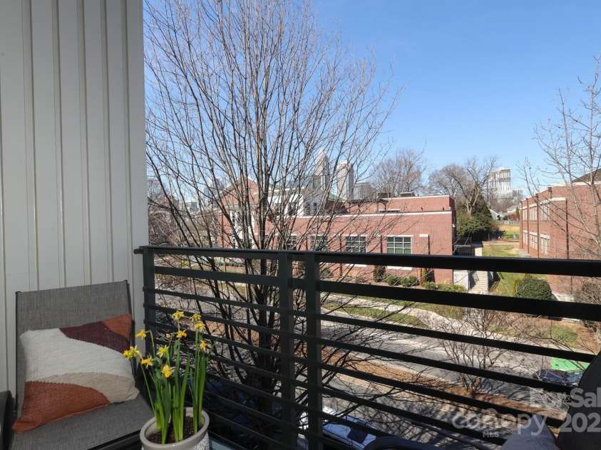 530 Mcdowell Street, Charlotte, NC 28204.  MLS# CAR4226196, YatesRealty ID 3659. 