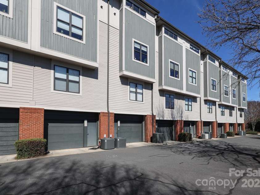 530 Mcdowell Street, Charlotte, NC 28204.  MLS# CAR4226196, YatesRealty ID 3659. 