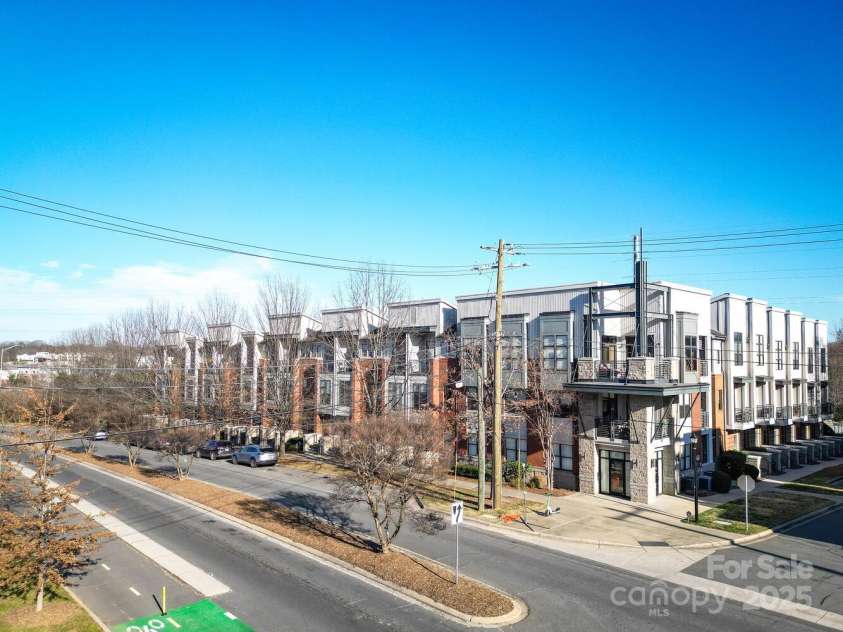 530 Mcdowell Street, Charlotte, NC 28204.  MLS# CAR4226196, YatesRealty ID 3659. 