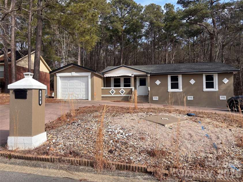 709 Meadowlake Drive, Columbia, SC 29203.  MLS# CAR4342756, YatesRealty ID 3659. 