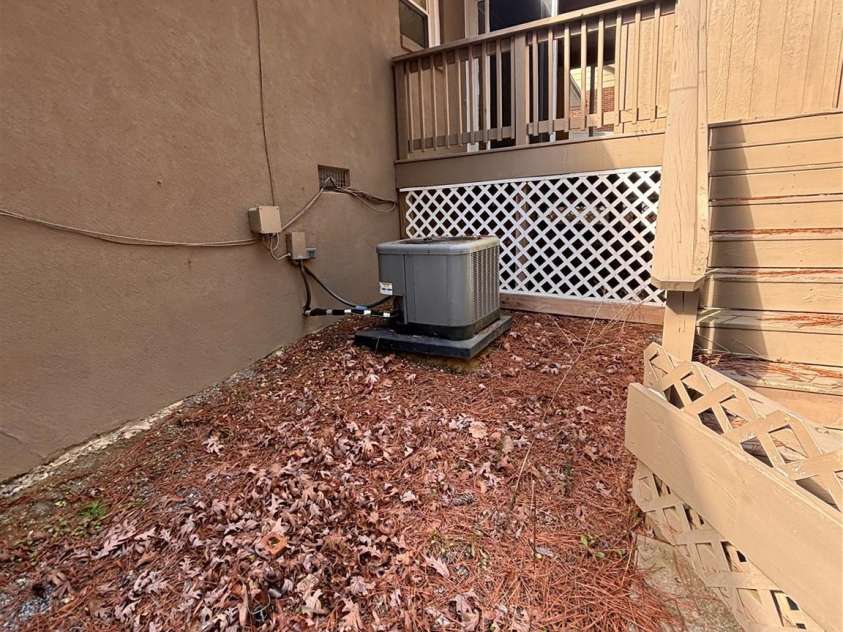 709 Meadowlake Drive, Columbia, SC 29203.  MLS# CAR4342756, YatesRealty ID 3659. 