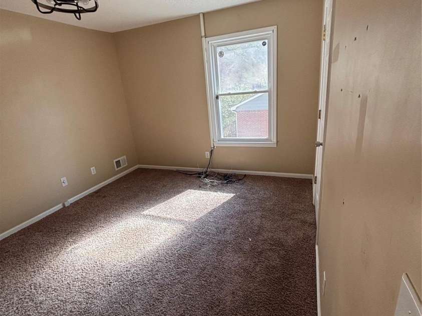 709 Meadowlake Drive, Columbia, SC 29203.  MLS# CAR4342756, YatesRealty ID 3659. 