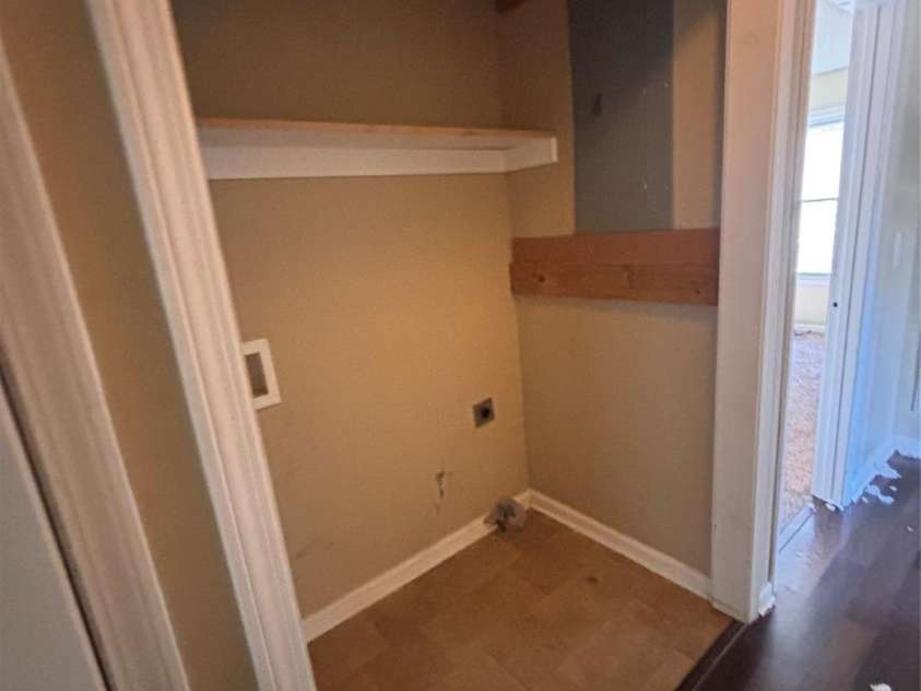 709 Meadowlake Drive, Columbia, SC 29203.  MLS# CAR4342756, YatesRealty ID 3659. 