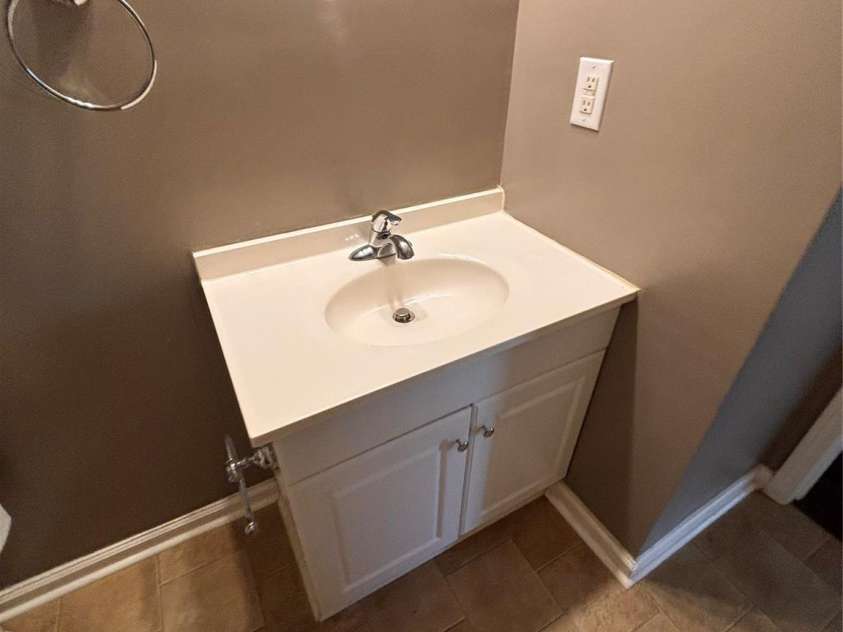 709 Meadowlake Drive, Columbia, SC 29203.  MLS# CAR4342756, YatesRealty ID 3659. 