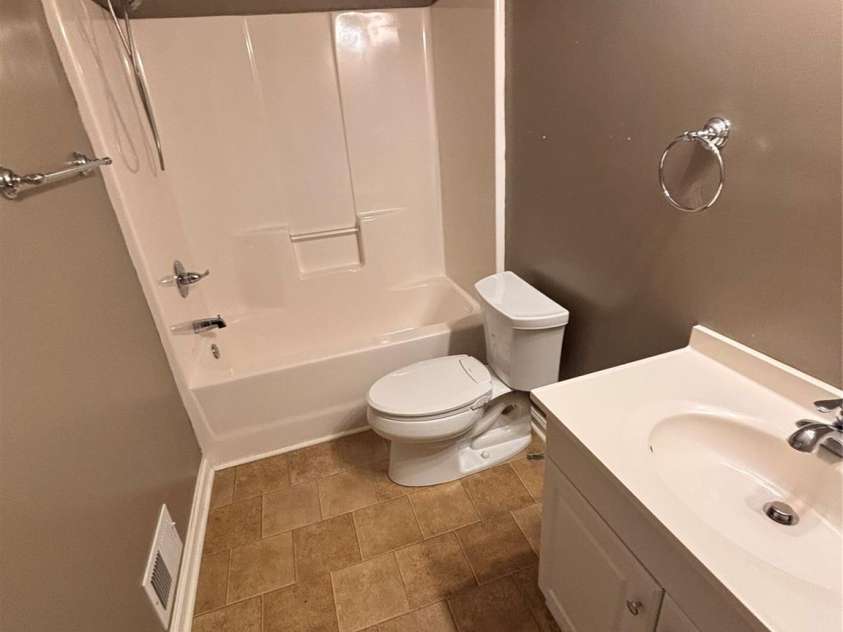 709 Meadowlake Drive, Columbia, SC 29203.  MLS# CAR4342756, YatesRealty ID 3659. 