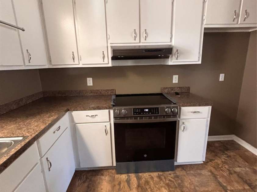 709 Meadowlake Drive, Columbia, SC 29203.  MLS# CAR4342756, YatesRealty ID 3659. 