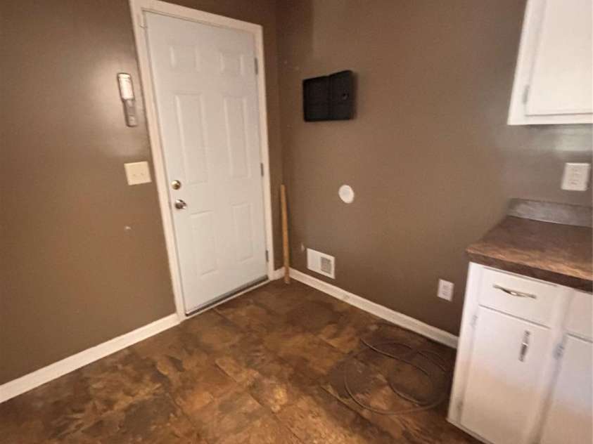 709 Meadowlake Drive, Columbia, SC 29203.  MLS# CAR4342756, YatesRealty ID 3659. 