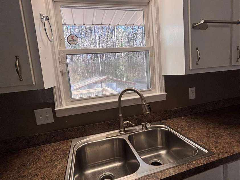 709 Meadowlake Drive, Columbia, SC 29203.  MLS# CAR4342756, YatesRealty ID 3659. 