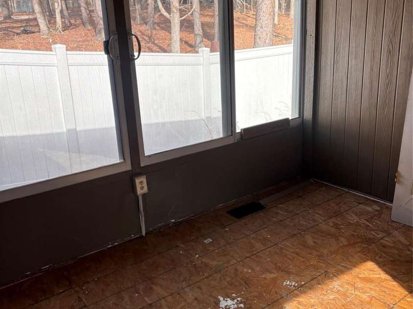 709 Meadowlake Drive, Columbia, SC 29203.  MLS# CAR4342756, YatesRealty ID 3659. Sunroom 