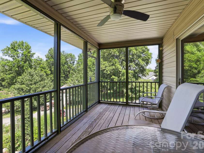 81 Chestnut Lane, Hendersonville, NC 28792.  MLS# CAR4401616, YatesRealty ID 36590. 