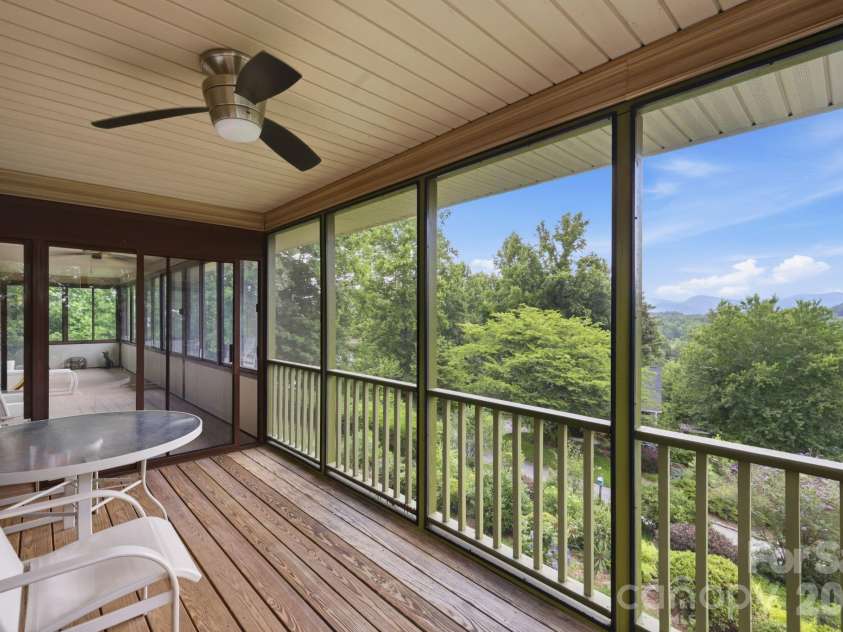 81 Chestnut Lane, Hendersonville, NC 28792.  MLS# CAR4401616, YatesRealty ID 36590. 