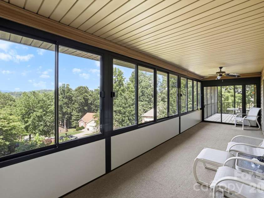 81 Chestnut Lane, Hendersonville, NC 28792.  MLS# CAR4401616, YatesRealty ID 36590. 