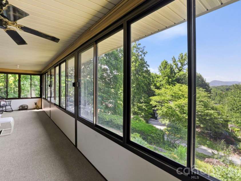 81 Chestnut Lane, Hendersonville, NC 28792.  MLS# CAR4401616, YatesRealty ID 36590. 