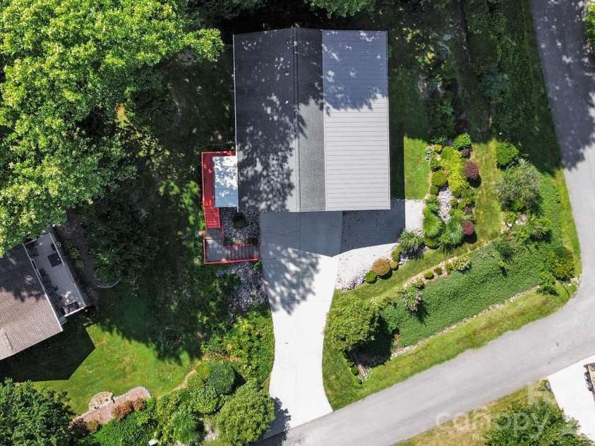 81 Chestnut Lane, Hendersonville, NC 28792.  MLS# CAR4401616, YatesRealty ID 36590. 