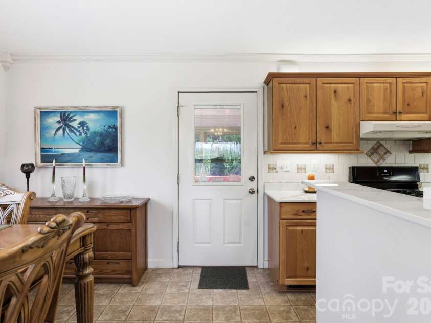 81 Chestnut Lane, Hendersonville, NC 28792.  MLS# CAR4401616, YatesRealty ID 36590. 