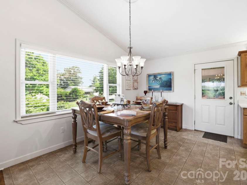 81 Chestnut Lane, Hendersonville, NC 28792.  MLS# CAR4401616, YatesRealty ID 36590. 