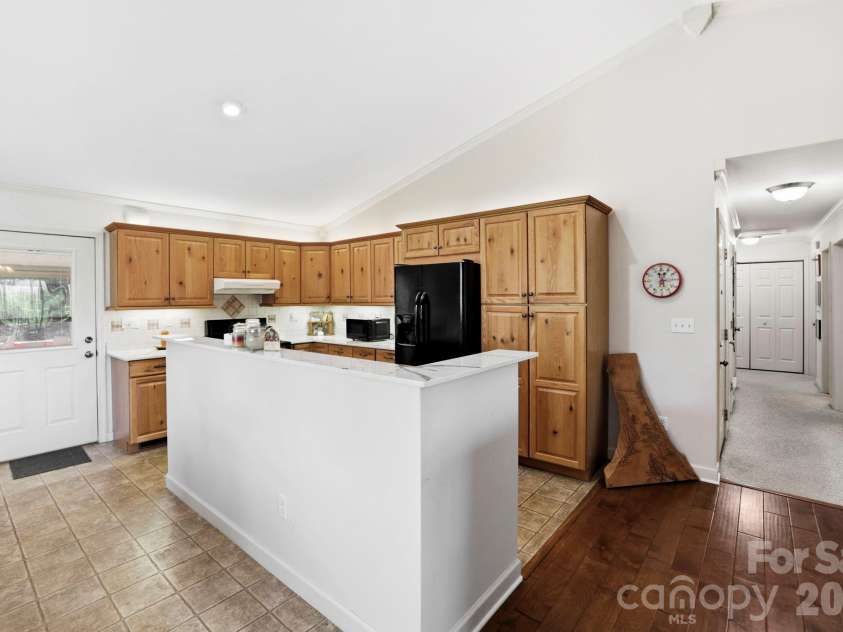81 Chestnut Lane, Hendersonville, NC 28792.  MLS# CAR4401616, YatesRealty ID 36590. 