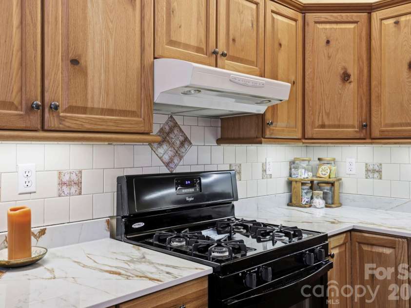 81 Chestnut Lane, Hendersonville, NC 28792.  MLS# CAR4401616, YatesRealty ID 36590. 