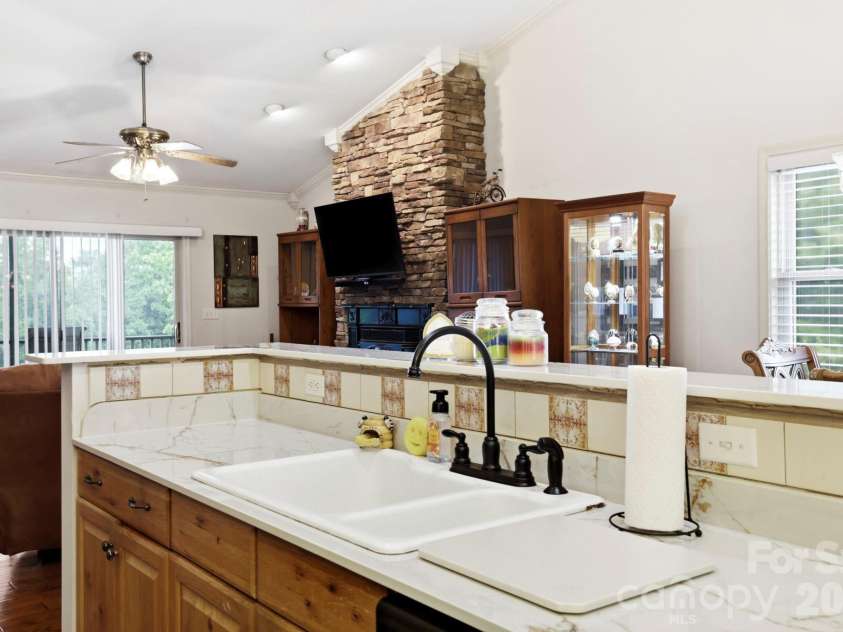 81 Chestnut Lane, Hendersonville, NC 28792.  MLS# CAR4401616, YatesRealty ID 36590. 