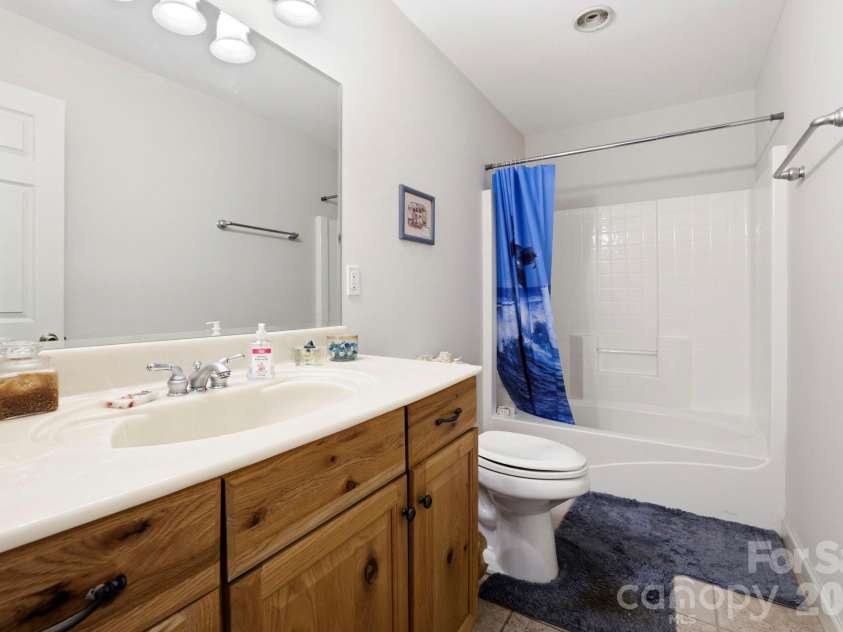 81 Chestnut Lane, Hendersonville, NC 28792.  MLS# CAR4401616, YatesRealty ID 36590. 