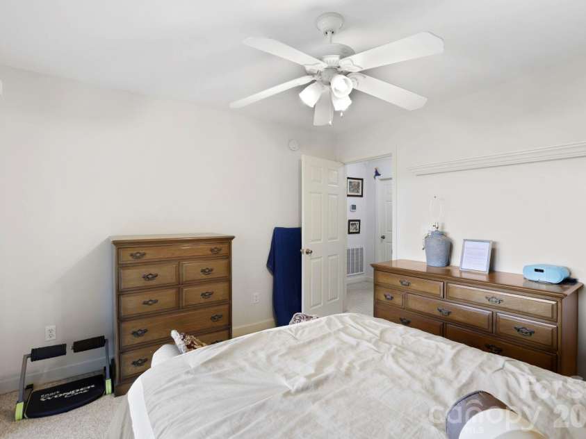 81 Chestnut Lane, Hendersonville, NC 28792.  MLS# CAR4401616, YatesRealty ID 36590. 