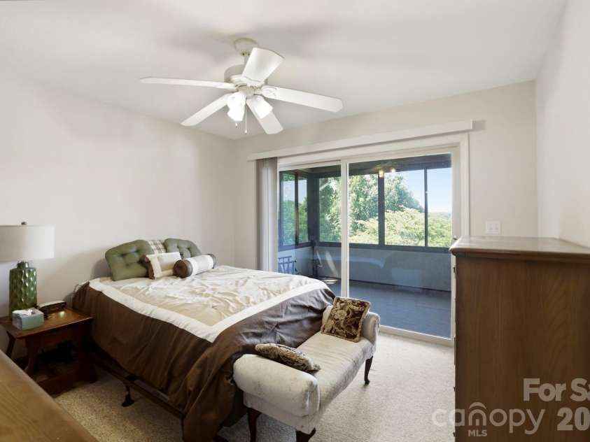 81 Chestnut Lane, Hendersonville, NC 28792.  MLS# CAR4401616, YatesRealty ID 36590. 