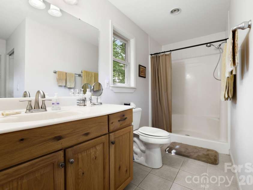 81 Chestnut Lane, Hendersonville, NC 28792.  MLS# CAR4401616, YatesRealty ID 36590. 