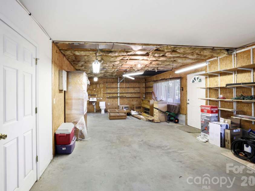 81 Chestnut Lane, Hendersonville, NC 28792.  MLS# CAR4401616, YatesRealty ID 36590. 