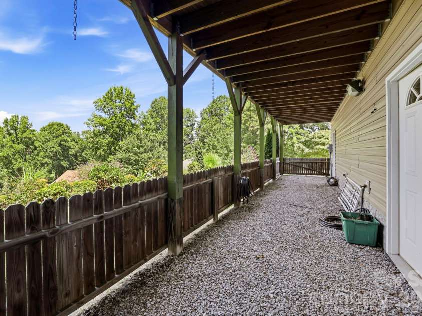 81 Chestnut Lane, Hendersonville, NC 28792.  MLS# CAR4401616, YatesRealty ID 36590. 