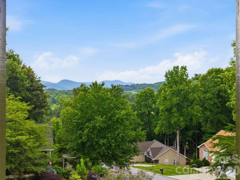 81 Chestnut Lane, Hendersonville, NC 28792.  MLS# CAR4401616, YatesRealty ID 36590. 