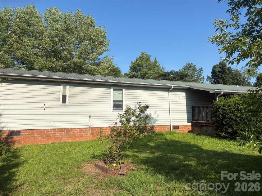 6006 Vanderhorst Drive, Concord, NC 28205.  MLS# CAR4402290, YatesRealty ID 36591. 