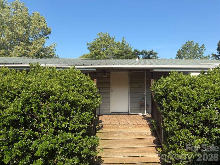 6006 Vanderhorst Drive, Concord, NC 28205.  MLS# CAR4402290, YatesRealty ID 36591. 