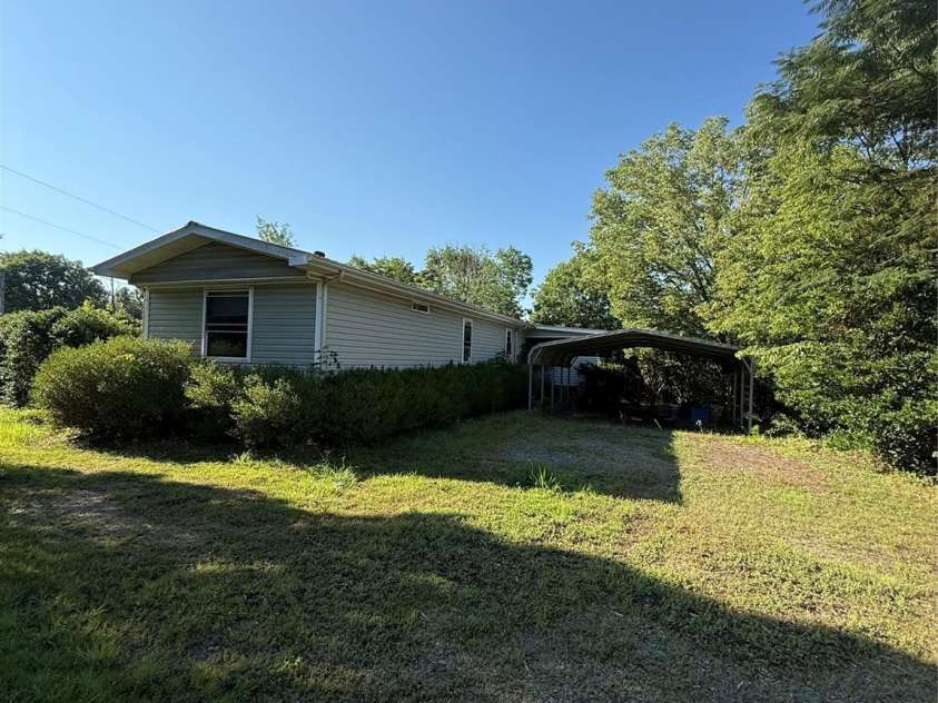 6006 Vanderhorst Drive, Concord, NC 28205.  MLS# CAR4402290, YatesRealty ID 36591. 