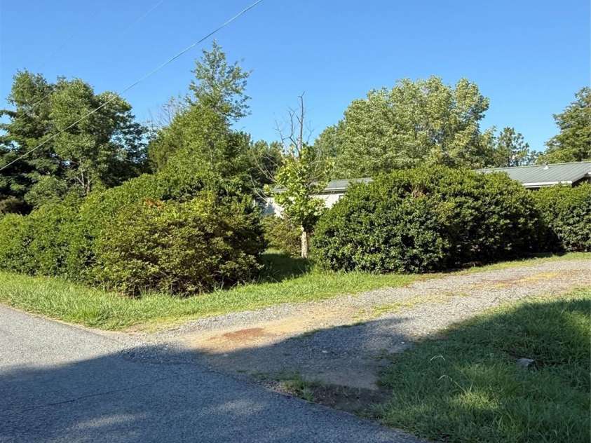 6006 Vanderhorst Drive, Concord, NC 28205.  MLS# CAR4402290, YatesRealty ID 36591. 