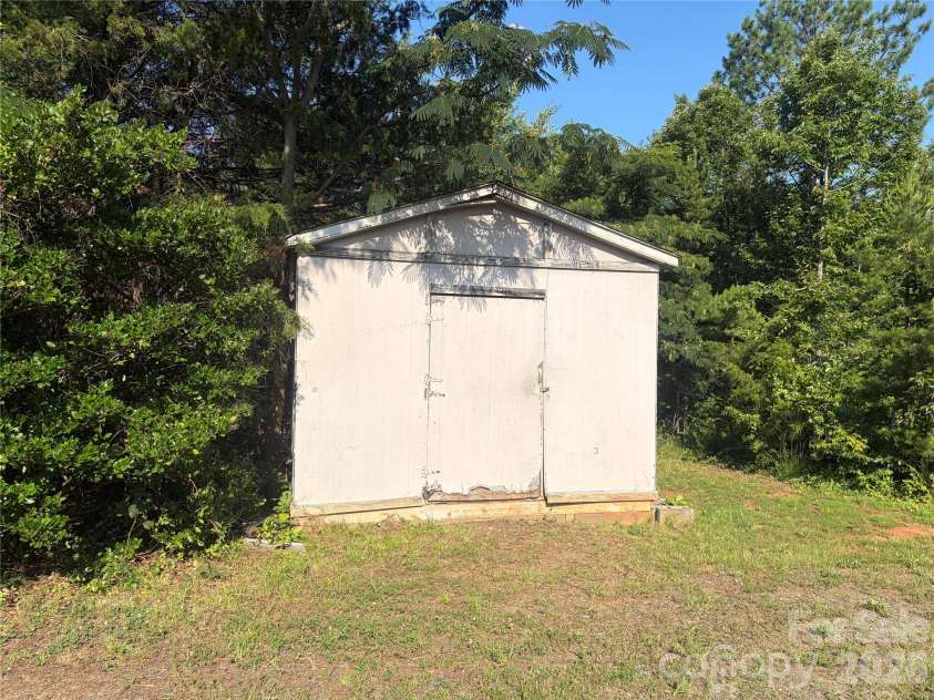 6006 Vanderhorst Drive, Concord, NC 28205.  MLS# CAR4402290, YatesRealty ID 36591. 
