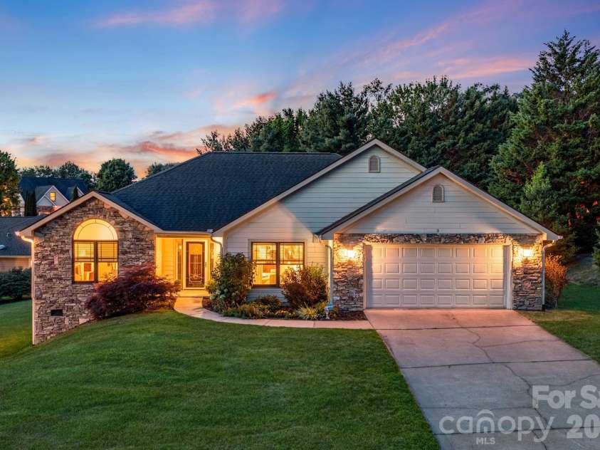 3 Bombay Court, Candler, NC 28715.  MLS# CAR4394781, YatesRealty ID 36592. 