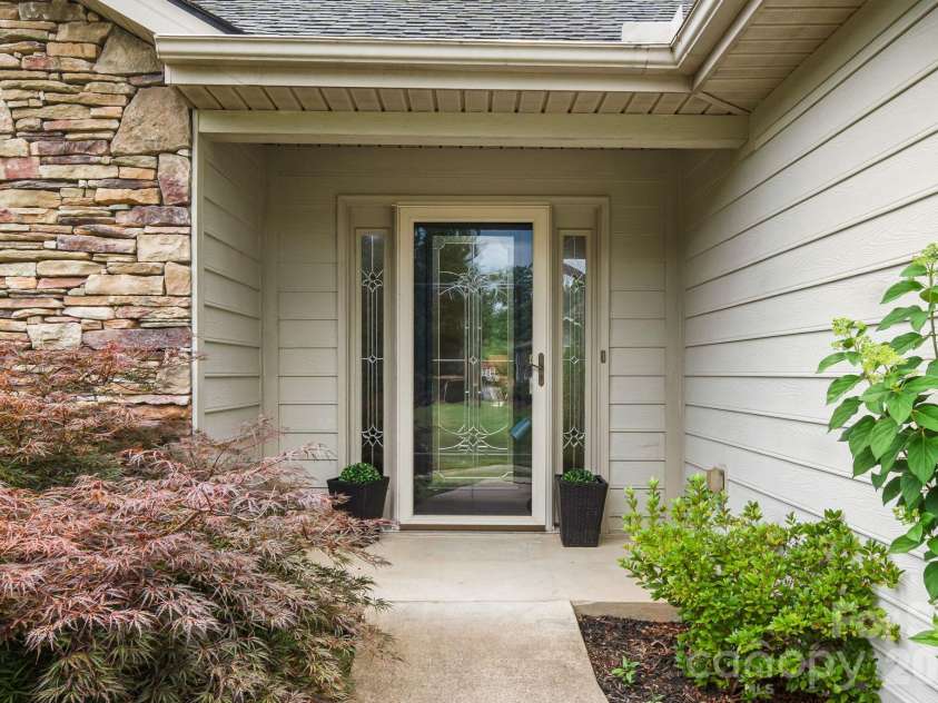 3 Bombay Court, Candler, NC 28715.  MLS# CAR4394781, YatesRealty ID 36592. 