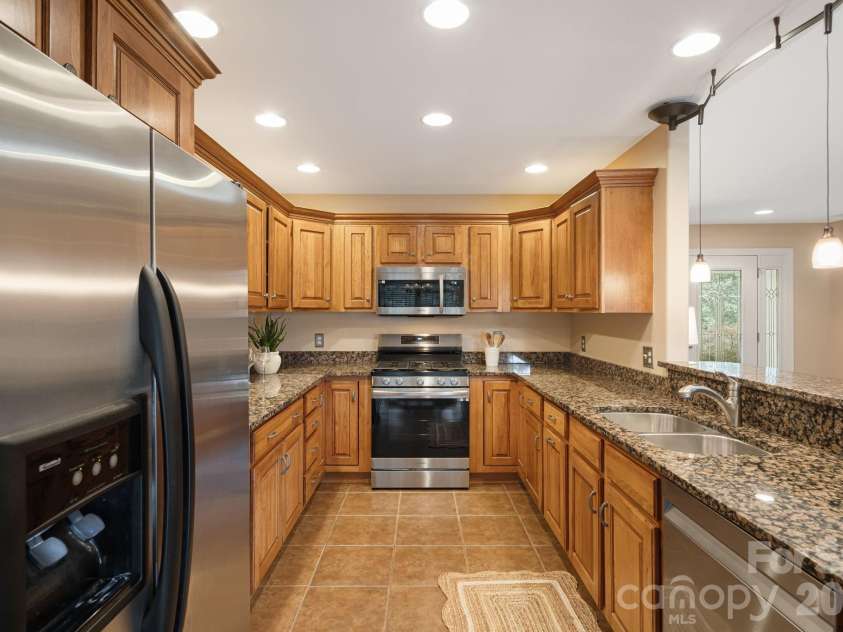 3 Bombay Court, Candler, NC 28715.  MLS# CAR4394781, YatesRealty ID 36592. 