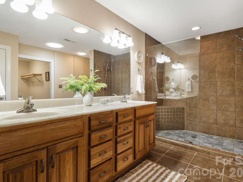 3 Bombay Court, Candler, NC 28715.  MLS# CAR4394781, YatesRealty ID 36592. 