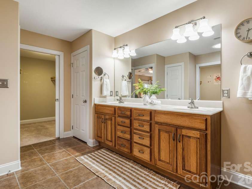 3 Bombay Court, Candler, NC 28715.  MLS# CAR4394781, YatesRealty ID 36592. 