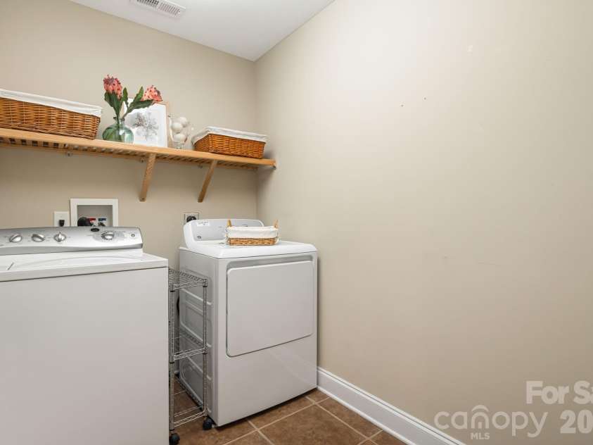 3 Bombay Court, Candler, NC 28715.  MLS# CAR4394781, YatesRealty ID 36592. 