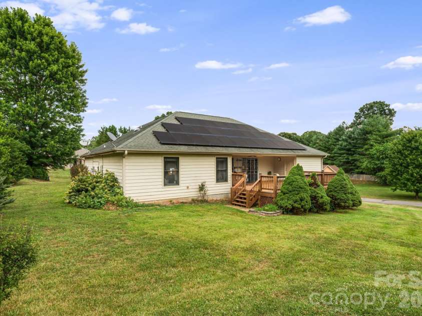 3 Bombay Court, Candler, NC 28715.  MLS# CAR4394781, YatesRealty ID 36592. 
