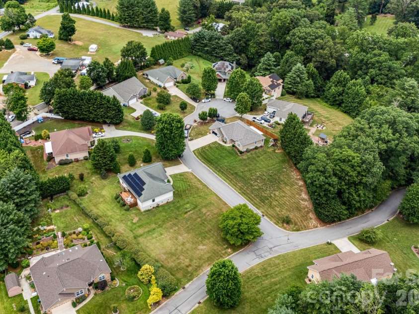 3 Bombay Court, Candler, NC 28715.  MLS# CAR4394781, YatesRealty ID 36592. 