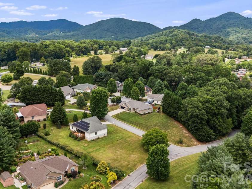 3 Bombay Court, Candler, NC 28715.  MLS# CAR4394781, YatesRealty ID 36592. 