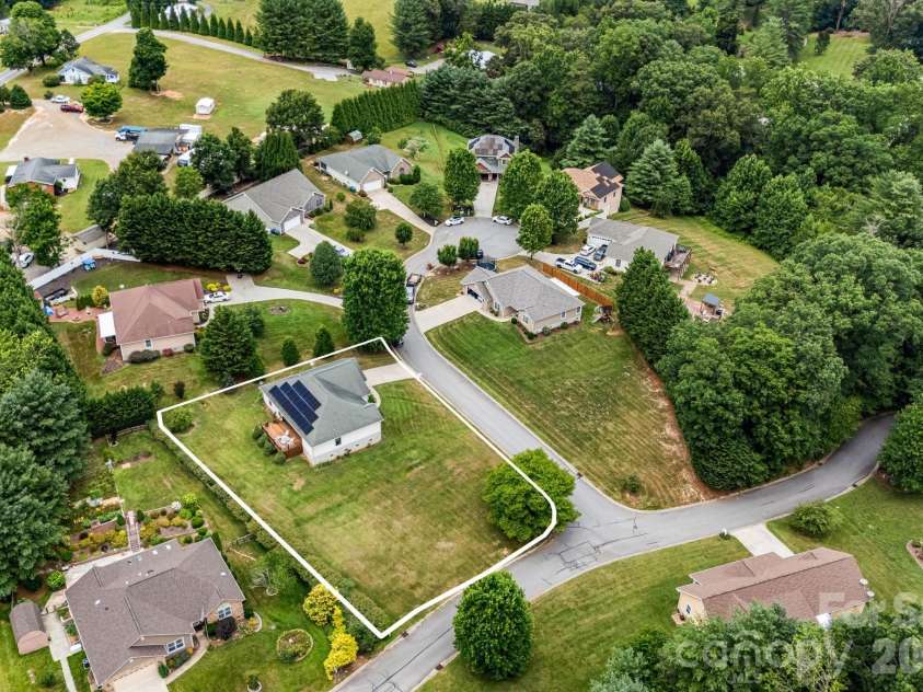 3 Bombay Court, Candler, NC 28715.  MLS# CAR4394781, YatesRealty ID 36592. 