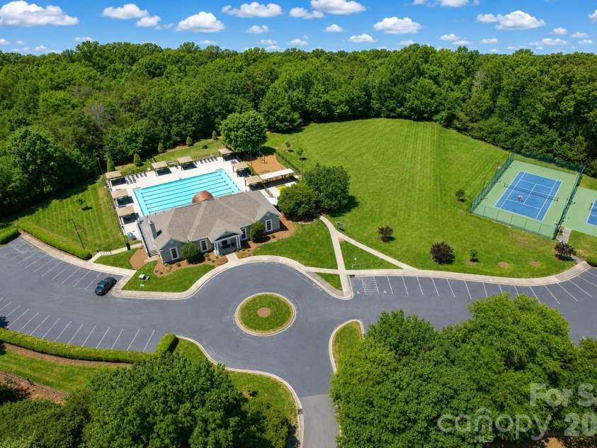 2806 Saintfield Place, Charlotte, NC 28270.  MLS# CAR4366508, YatesRealty ID 36594. Gorgeous Ammenities.