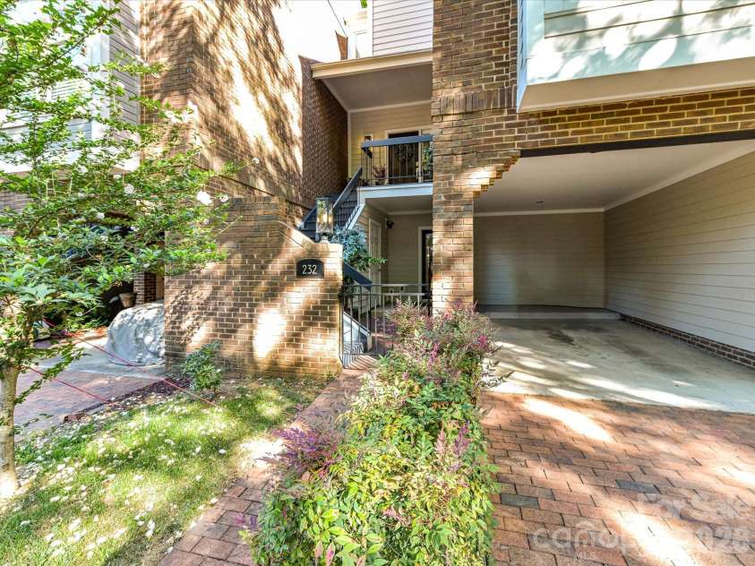 232 Clarkson Street, Charlotte, NC 28202.  MLS# CAR4394302, YatesRealty ID 36595. 
