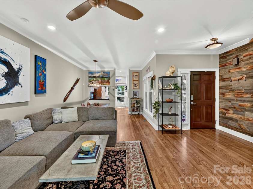 232 Clarkson Street, Charlotte, NC 28202.  MLS# CAR4394302, YatesRealty ID 36595. 