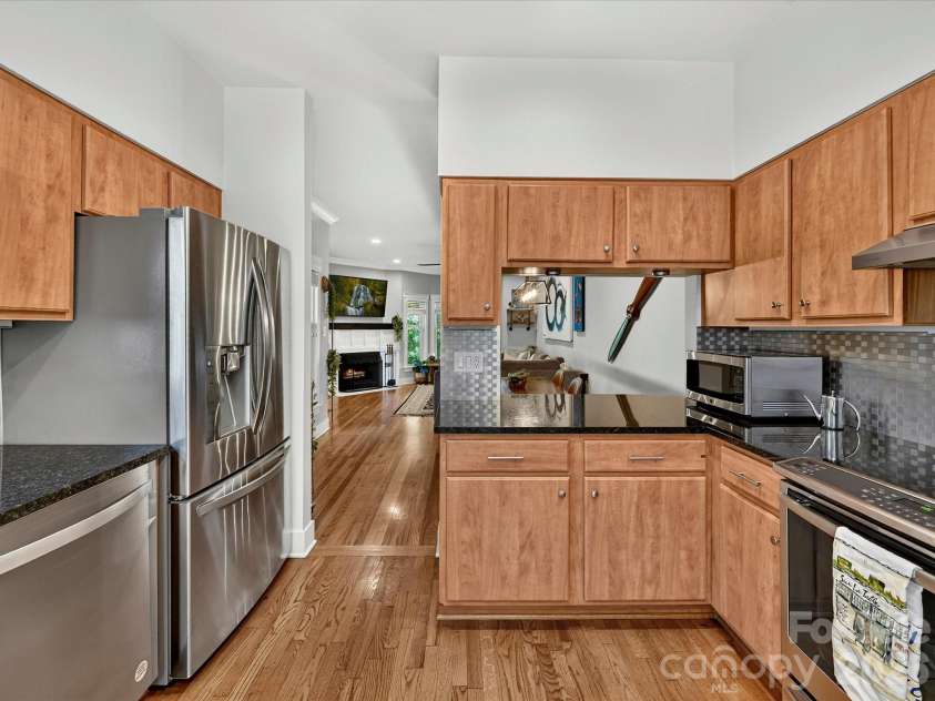 232 Clarkson Street, Charlotte, NC 28202.  MLS# CAR4394302, YatesRealty ID 36595. 